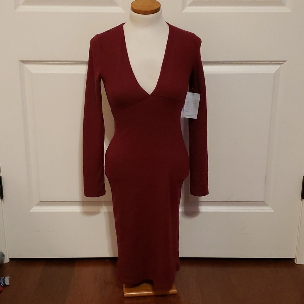 𝅺Velvet Torch Womens Dark Red V-Cut Bodycon Dress Size‎ Small NWT